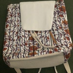 Universal Threads Floral Backpack 🌺